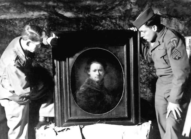 lost artworks world war: Sgt. Harry Ettlinger (right) and Lt. Dale Ford (left) repatriating a Rembrandt portrait found in a German salt mine. National Archives and Records Administration/The National WWII Museum.
