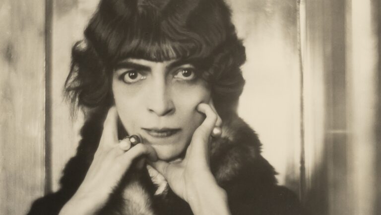 luisa casati: Adolf Meyer, Marchesa Luisa Casati, 1940. MutualArt. Detail.
