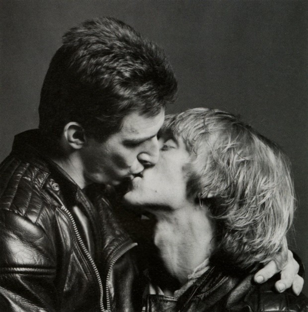 Robert Mapplethorpe, Larry and Bobby Kissing, 1979, source: Luna, UMass-Amherst-Art History Image Collection, male homosexuality art