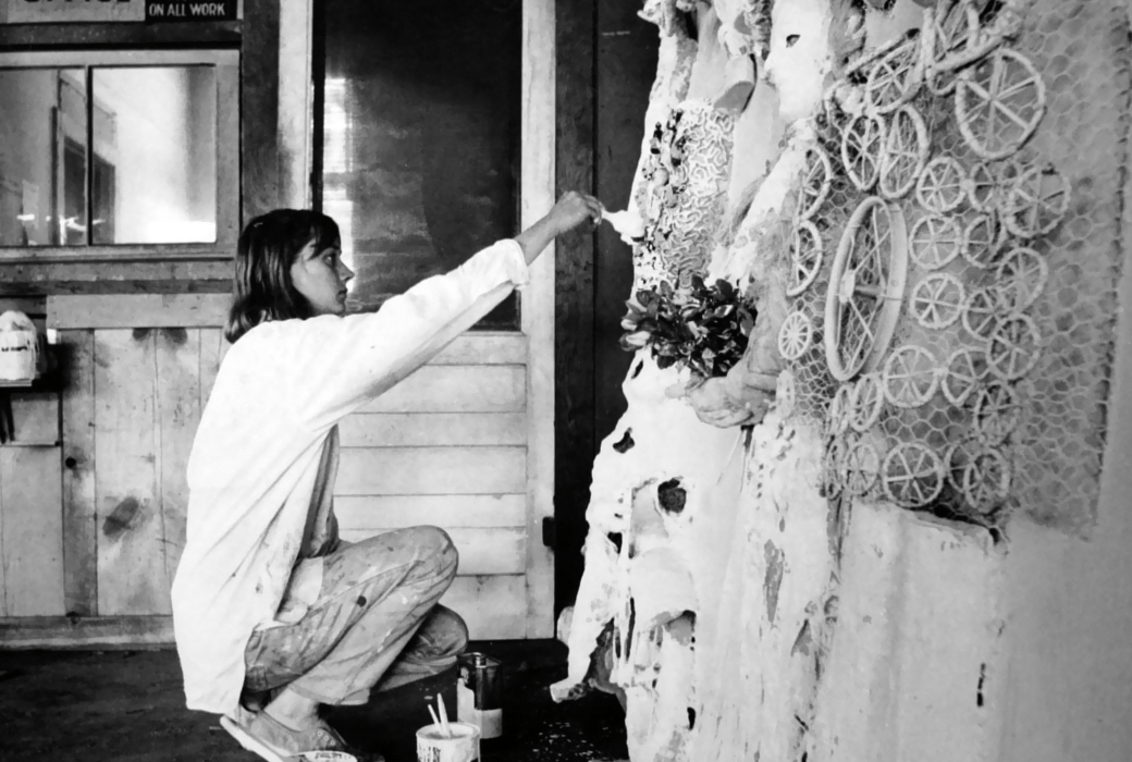 Niki de Saint Phalle making one of her bas-reliefs, 1963. Photo: Dennis Hopper