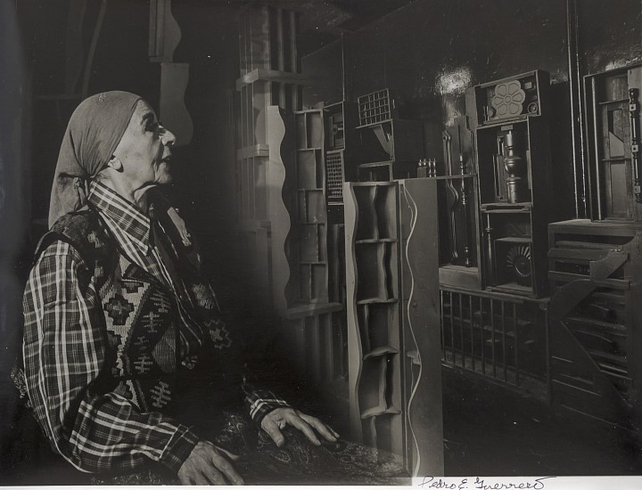 Estate of Pedro E. Guerrero, Louise Nevelson in her NY studio, 1978 louise nevelson's sculptures