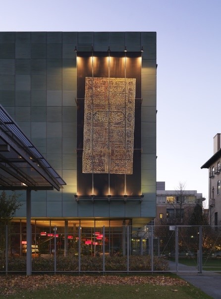 Hamra Abbas, Wall Hanging I on the wall of the Isabella Gardner Museum, 2013, source: https://www.lawrieshabibi.com, kaaba by hamra abbas