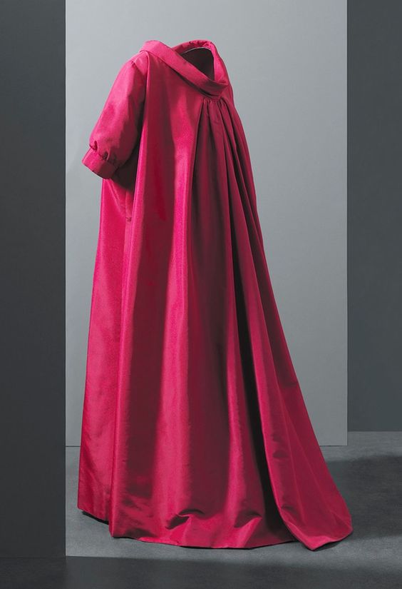 Balenciaga, Evening gown, 1962, silk, Museo Nacional Thyssen-Bornemisza, Madrid, Spain. artistic inspiration of Balenciaga