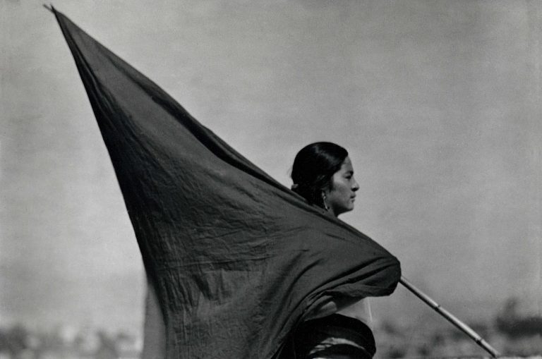Tina Modotti: Tina Modotti, Woman with a Flag, ca. 1928, Mexico. Courtesy of Galerie Bilderwelt/Reinhard Schultz. Detail.
