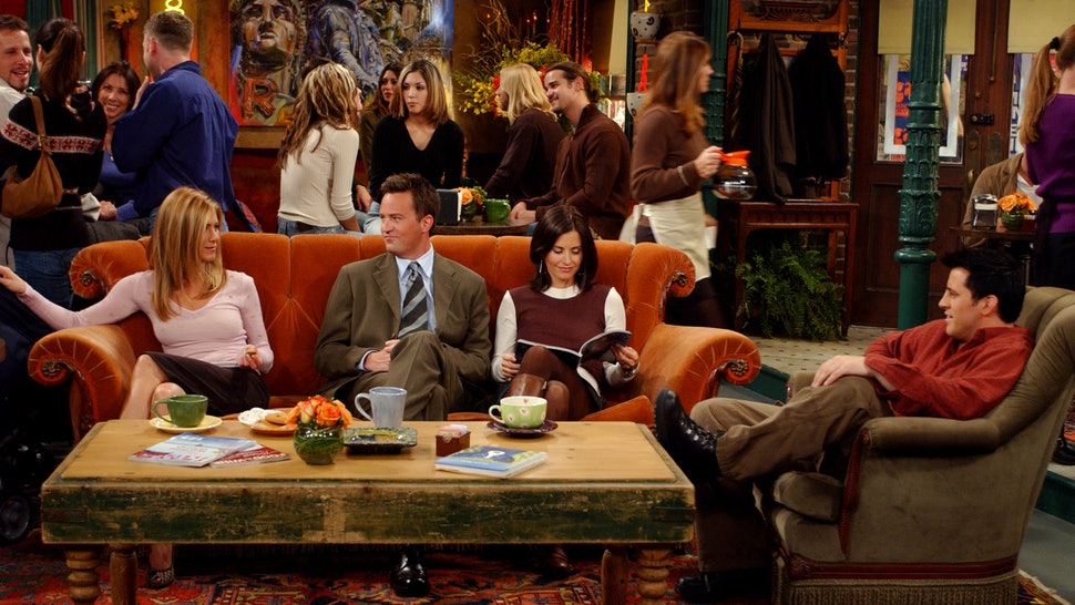 Art in Friends: In season 6, we can see at the back a poster with classic statues, painted by graffitis. Source: Imdb.
