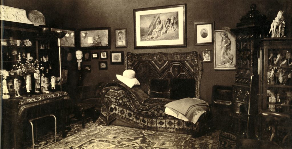 Edmund Engelman, Freud's studio, 1938. Source: Flickr. Gradiva