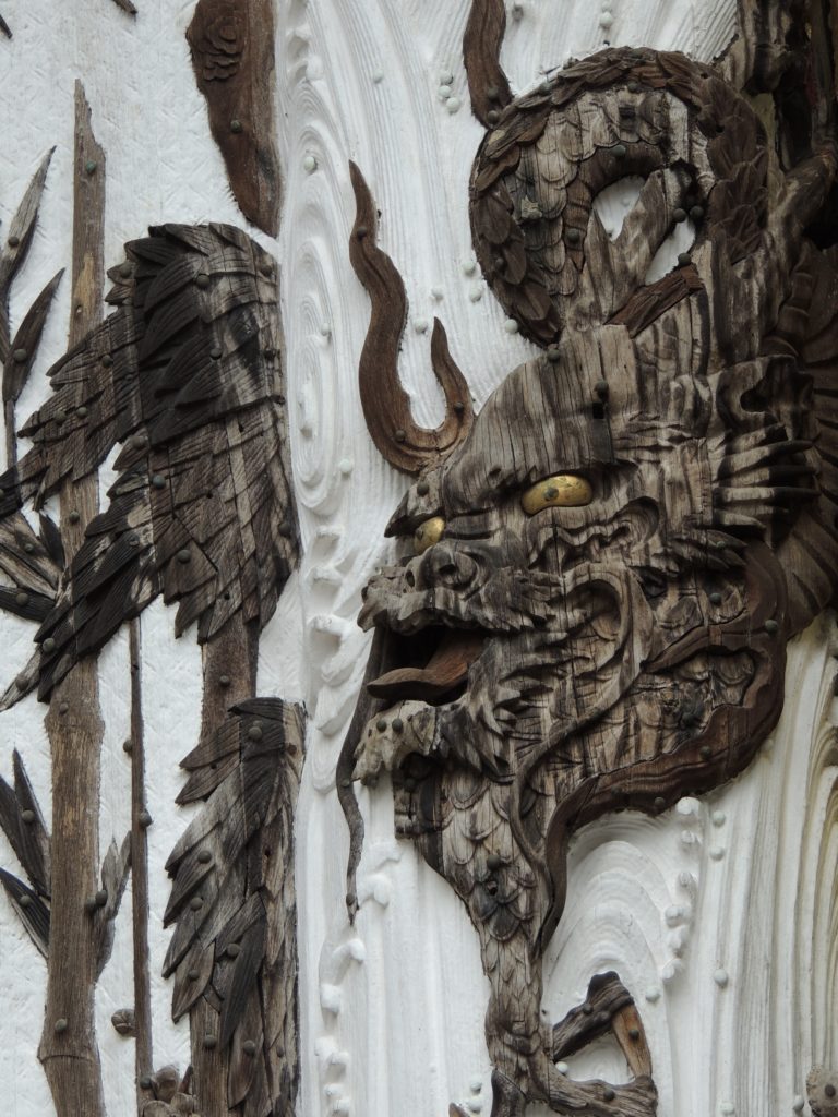 Dragon carvings at the Karamon Gate