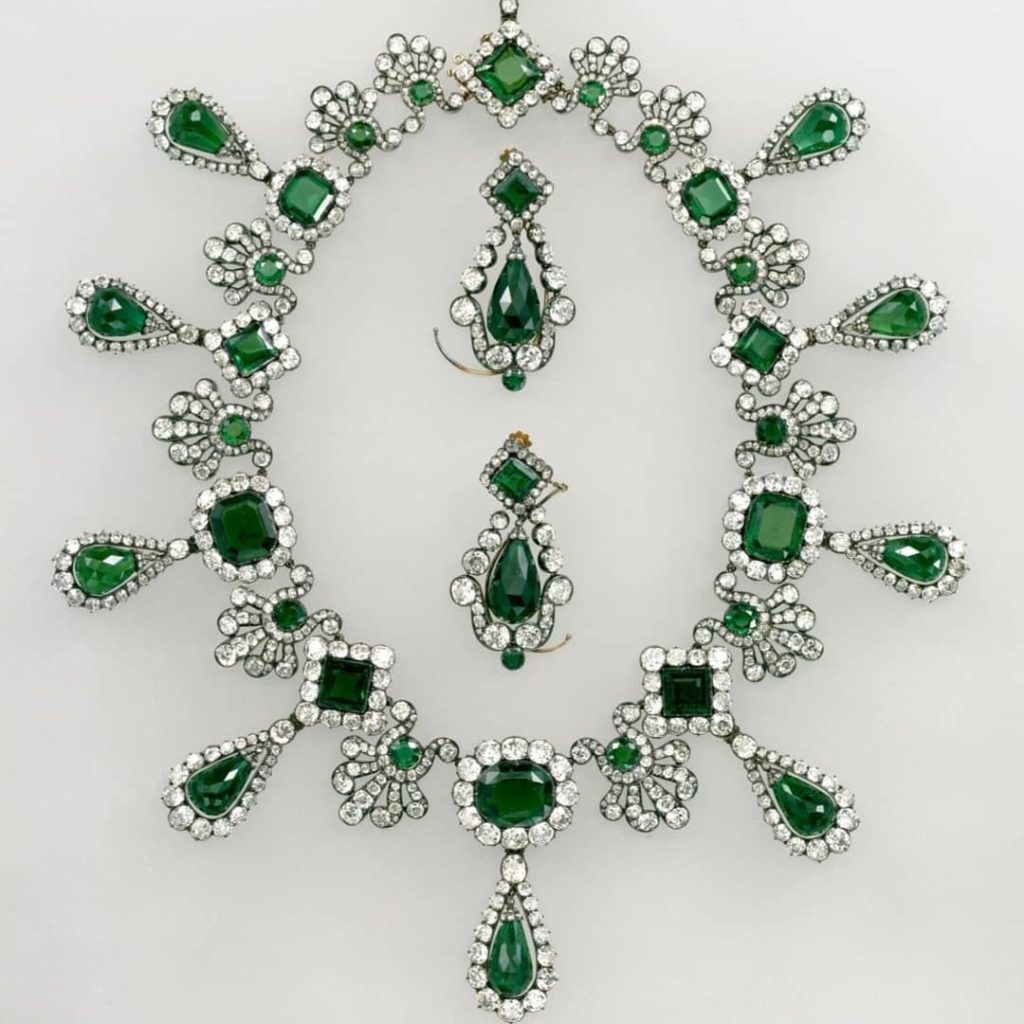 diamond and pearl necklace and dangling emerald earrings Necklace and earrings of the Empress Marie-Louise