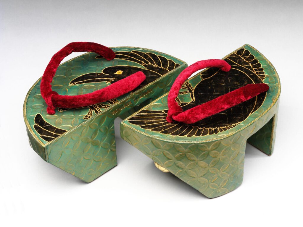 Noritaka Tatehana , Raven Geta, 2009, © Victoria and Albert Museum, London. - 10 Awesome Pairs of Shoes from the Victoria & Albert Collection