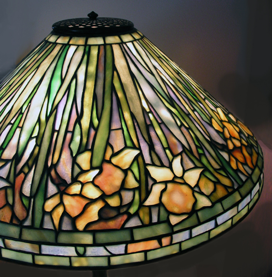 Art Nouveau female artists: colorful art nouveau lamp with natural motifs
Clara Driscoll for Tiffany Studios, Daffodil Lamp,