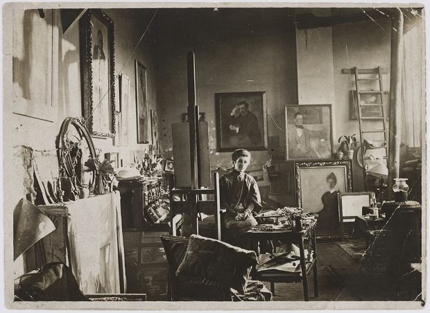 Olga Boznanska in her Parisian workshop