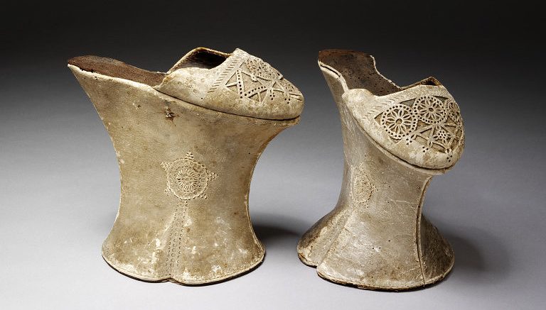 Shoes Victoria & Albert museum: Pair of chopines, ca. 1600, Venice, Victoria & Albert Museum, London, UK.

