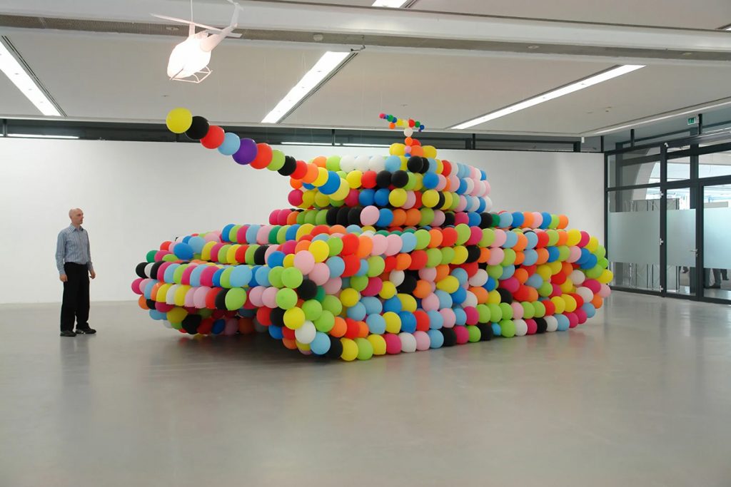 Balloons in Art: Panther Tank by Hans Hemmert 
