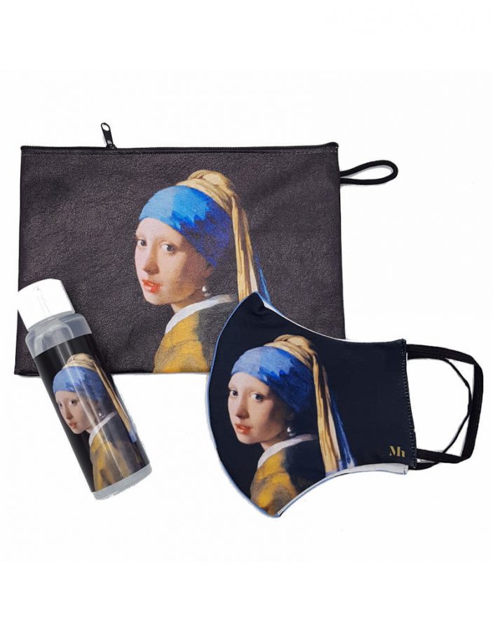 Johannes Vermeer, The Girl With a Pearl, case, Mauritshuis, Hague- Best 2020 Christmas Gifts from Art Museums 
