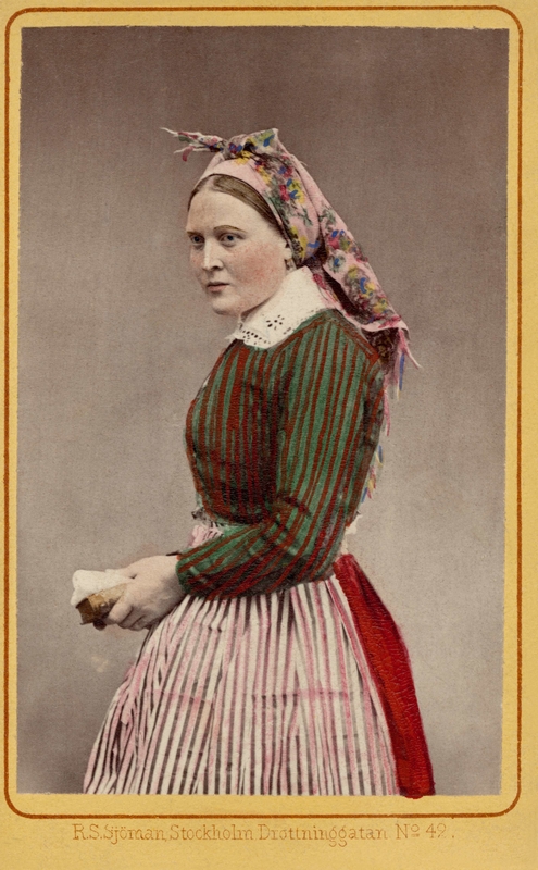 Rosalie Sjömans, A woman in folk costume