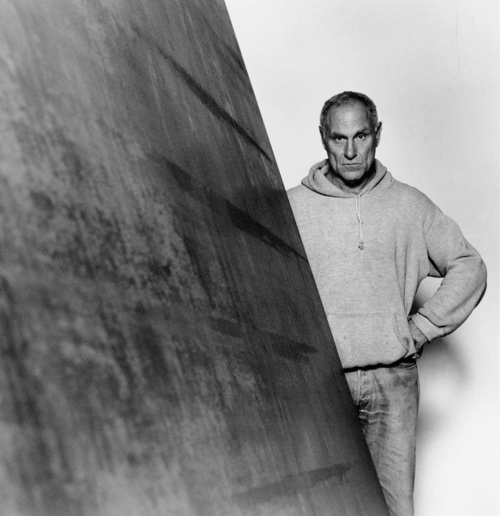 Richard Serra with his work. 