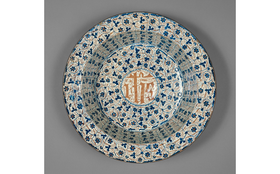 Hispano-Moresque Basin, Spanish, 15th century, Maiolica technique, 49.5 cm, Getty Museum, Los Angeles, CA, USA.