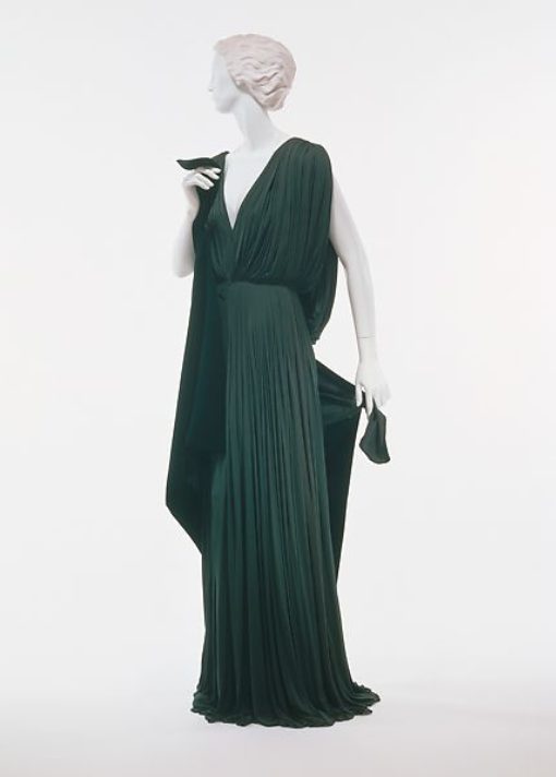 Madame Grès, Evening dress, 1978. The Mteropolitan Museum of Art, New York, USA.