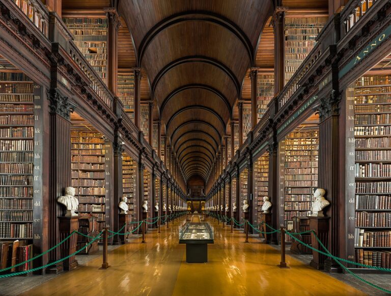 beautiful libraries: The Long Room, Trinity College Library, Dublin, Ireland. Photo by Diliff via Wikimedia Commons (CC BY-SA 4.0).
