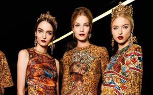 Byzantine art fashion: Dolce & Gabbana, FW 2013 RTW collection, backstage photo. Detail from Dolce&Gabbana official Twitter profile.
