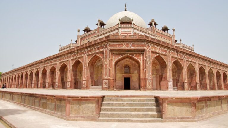 Artistic Patronage of Akbar the Great: One view of Humayun’s Tomb, Mughal empire (India). Source: Wikimedia Commons.
