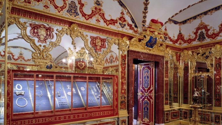 Dresden Stolen Jewels: Jewel Room of the Green Vault Museum, Dresden, Germany. Courtesy of Staatliche Kunstsammlungen Dresden.
