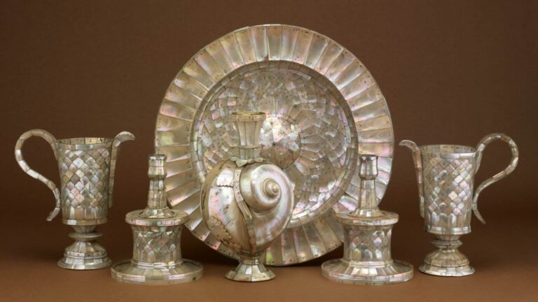Mother-of-Pearl Artifacts from Gujarat: Set of Luxury Items, 17th Century, Gujarat (India) © British Museum, London.
