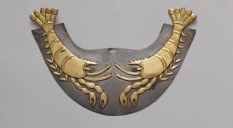 Moche culture: Nose ornament with shrimp, 6th-7th century, gold, silver, stone, Moche, Noma Legra, Peru. Metropolitan Museum of Art, New York, NY, USA.
