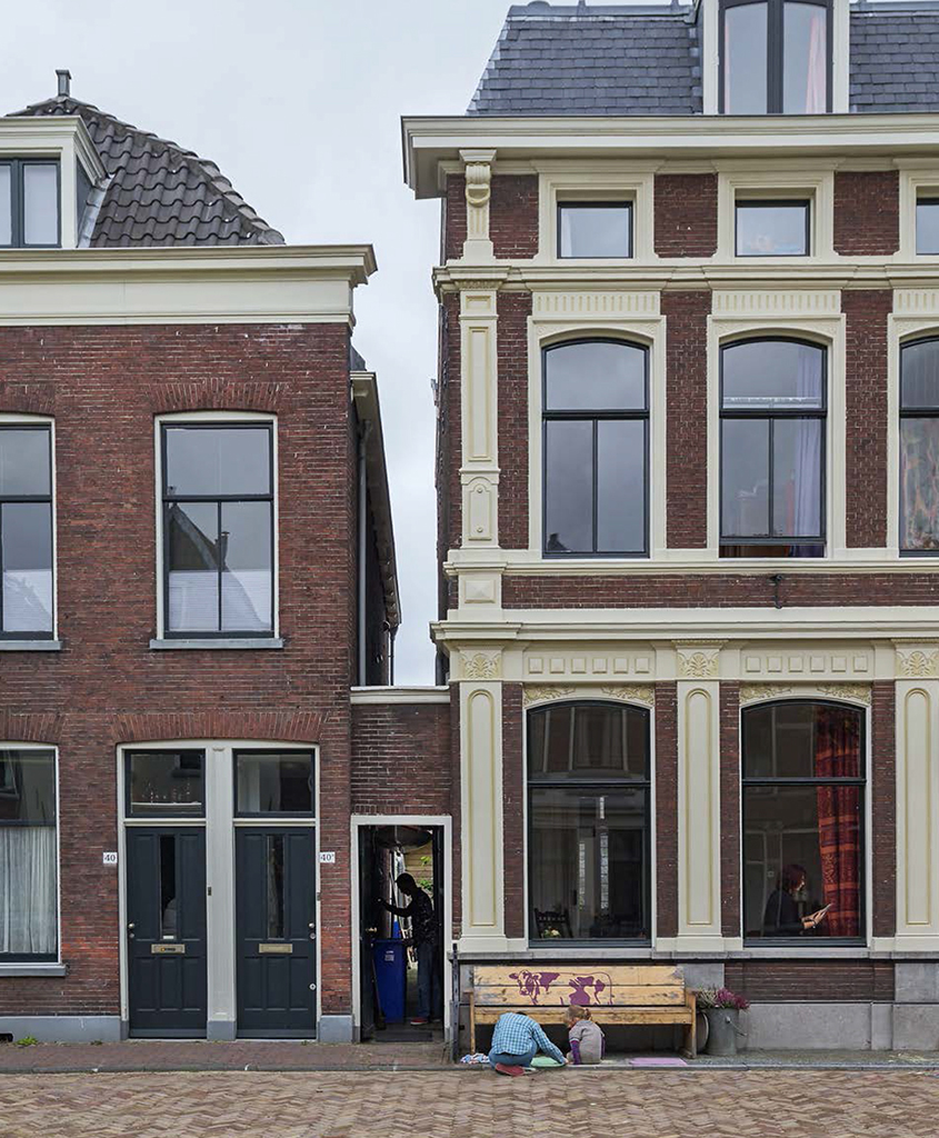 Johannes Vermeer facts: Present-day location of Little Street, Vlamingstraat 40-42, Delft, Netherlands. Photograph by Olivier Middendorp via Historiek.
