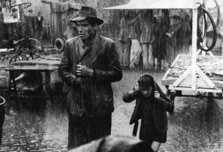 italian neorealism: Movie still from Ladri di Biciclette (The Bicycle Thief), directed by Vittorio de Sica, 1948. Detail.
