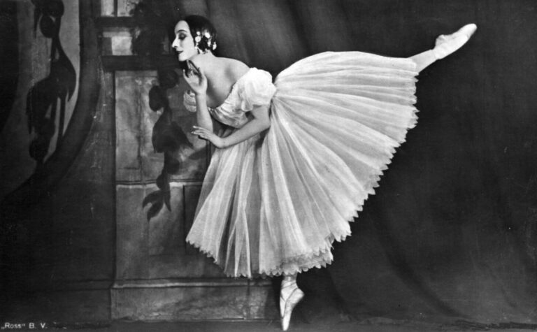 Anna Pavlova: Anna Pavlova performing in a production of Chopiniana in New Zealand. Photo by Hulton Archive/Getty Images.
