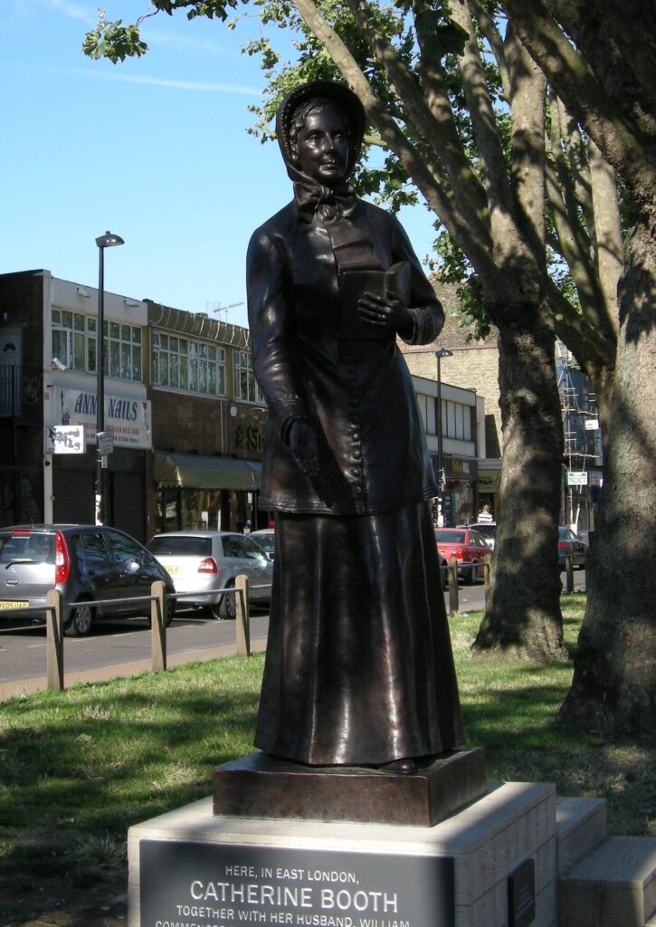 London statues: George Edward Wade, Catherine Booth statue, 2015, London, UK. Photo by GrindtXX via Wikimedia Commons (CC BY-SA 4.0).
