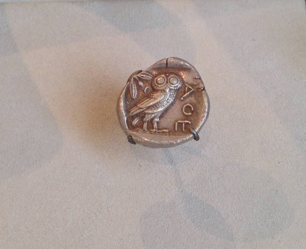birds in art: Tetradrachm with the Head of Athena (obverse) and an Owl (reverse), Athens, 449–393 BCE, Yale University Art Gallery, New Haven, CT, USA. Photo by the author.
