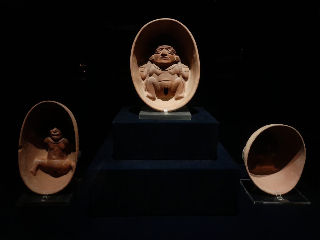 museo larco: Female recipient, Moche culture, 1 CE–800 CE, Peru, Museo Larco, Lima, Peru. Photo by author.
