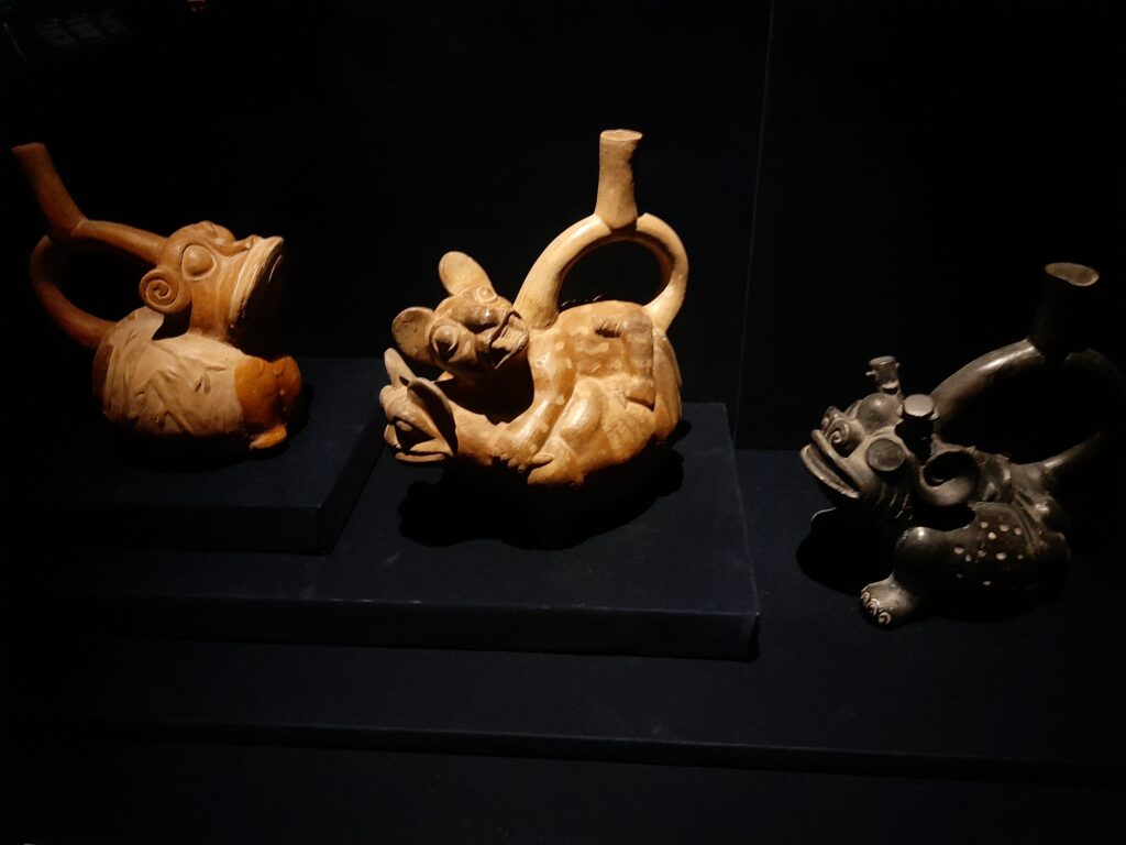 museo larco: Pottery showing the mating of a jaguar and a toad, Moche culture, 1 CE–800 CE, Peru, Museo Larco, Lima, Peru. Photo by author.
