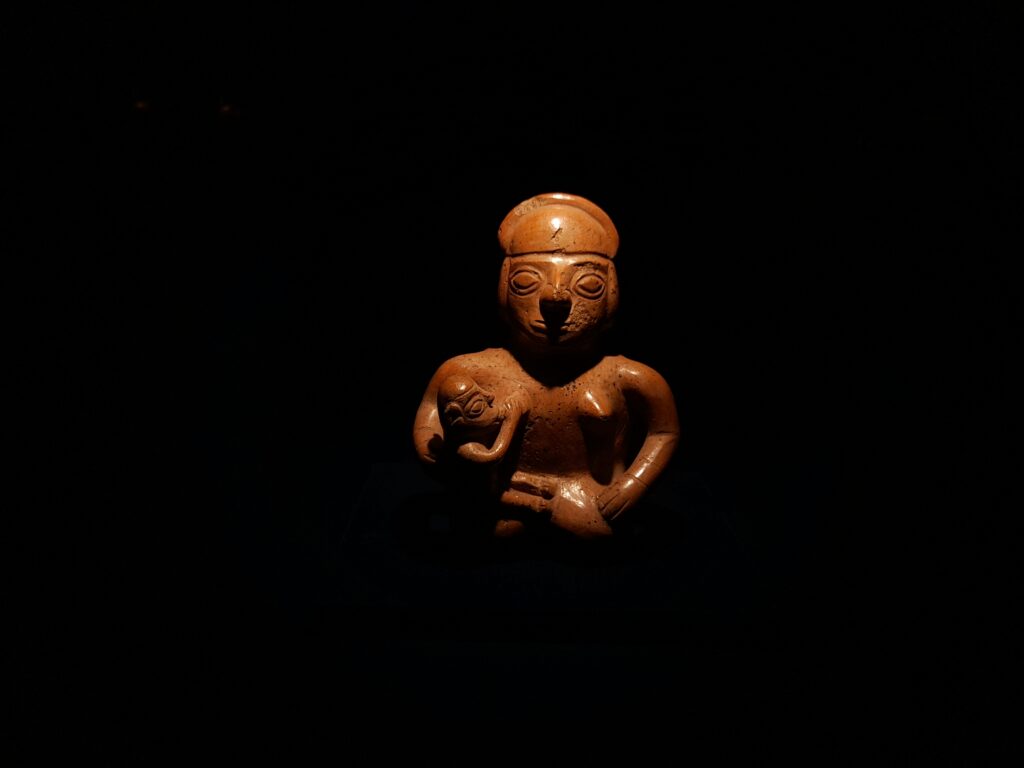 Breastfeeding, Cupisnique culture, Museo Larco