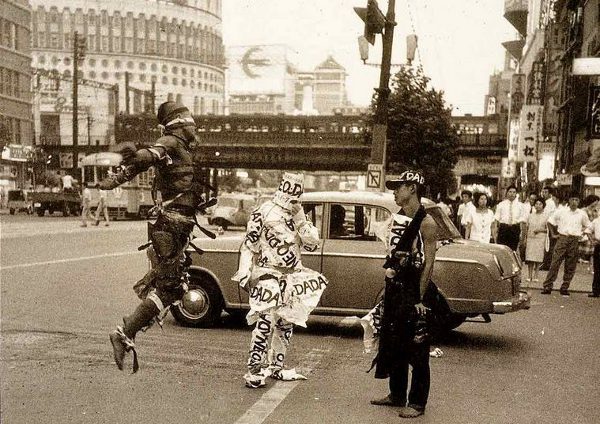 heirs to dada: An event of Neo Dada Organizers in April 1960 in a street of the Ginza district of Tokyo. Zawiki.

