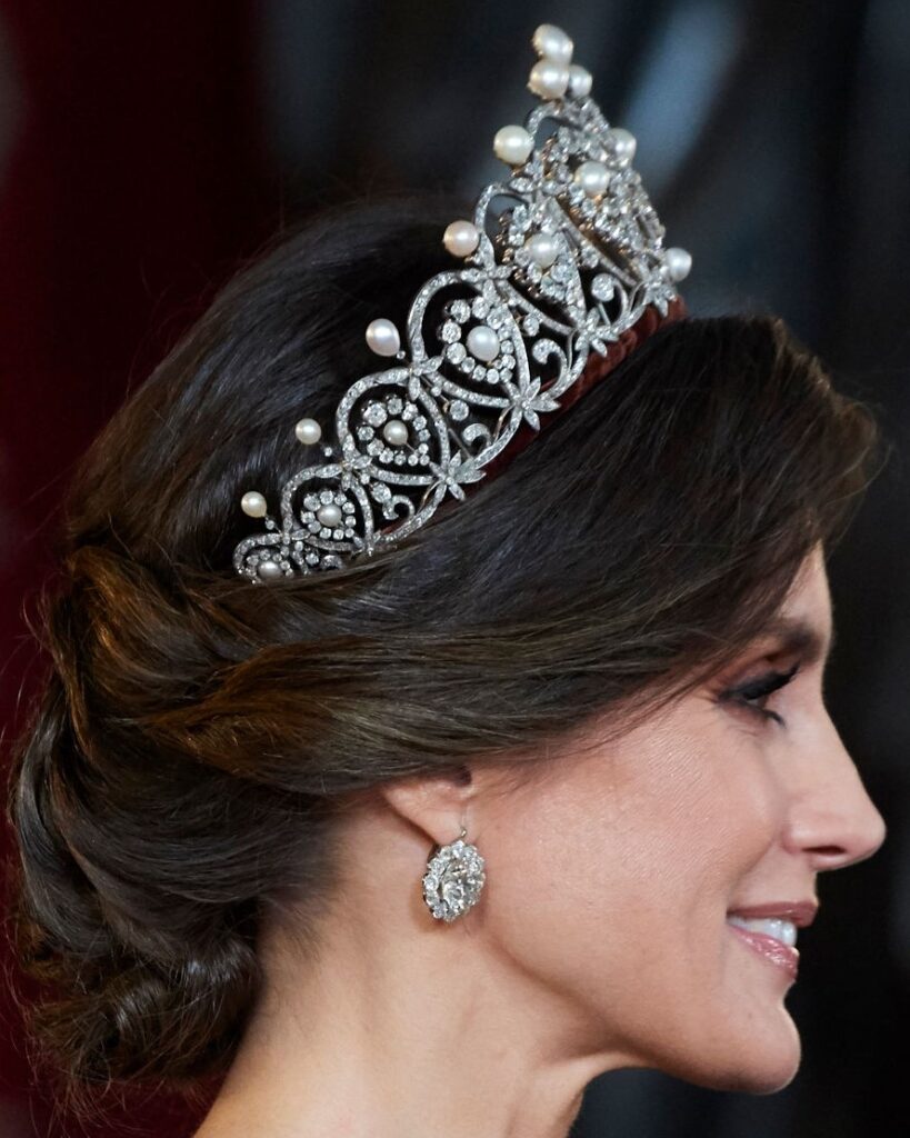 Beautiful Tiaras: Queen Letizia of Spain wearing Cartier Loop Tiara. Tiara Mania.
