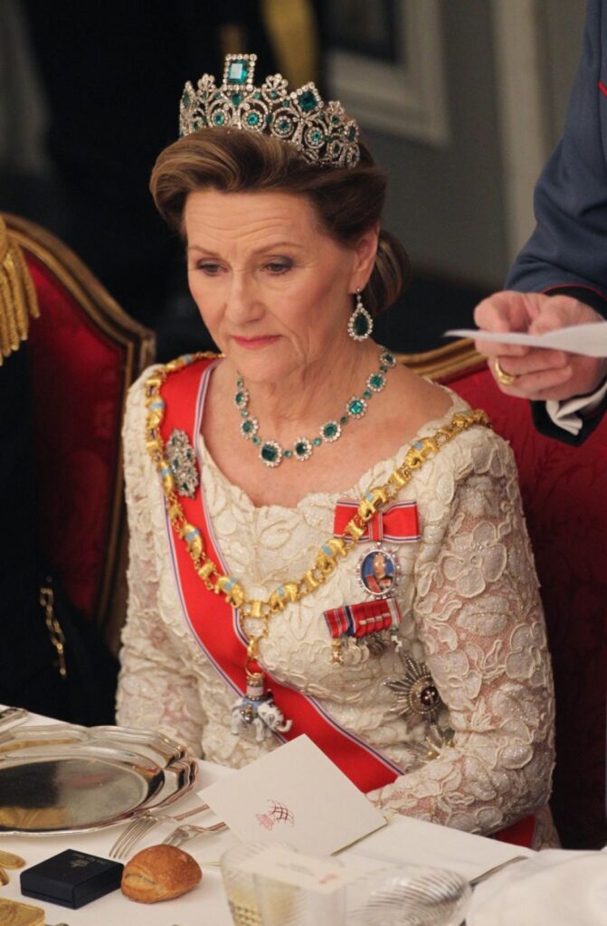 Beautiful Tiaras: Queen Sonja of Norway wearing Empress Joséphine’s Emerald Tiara. Pinterest.
