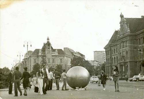 Ivan Kožarić: Ivan Kožarić, Grounded Sun, 1971, Zagreb. Zagreb javni prostor.
