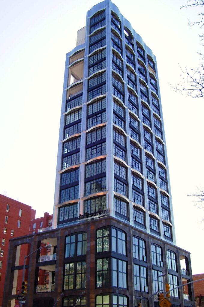 female architects: Annabelle Selldorf, Residential building on 200 Eleventh Avenue in New York, NY, USA. Photo by Beyond My Ken via Wikimedia Commons (CC BY-SA 4.0).
