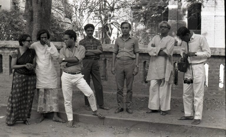 Group 1890: Meeting of Group 1890. From left to right: Geeta Kapur, Jagdish Swaminathan, Jeram Patel, Ambadas Khobragade, Rajesh Mehra, Balkrishna Patel, and Jyoti Bhatt. The photograph was taken in Baroda in 1967. Courtesy Asia Art Archive.
