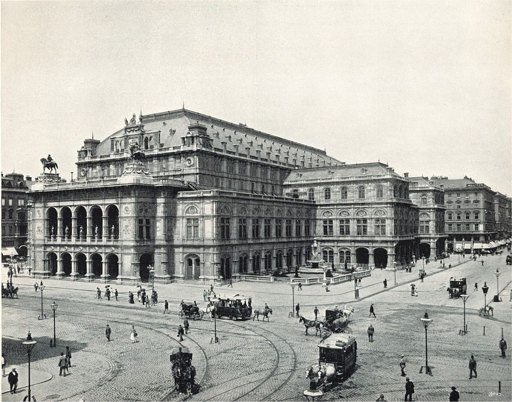 ringstrasse vienna: Ringstrasse view of State Opera’s façade photographed in 1898, Vienna, Austria. Wikimedia Commons (public domain).
