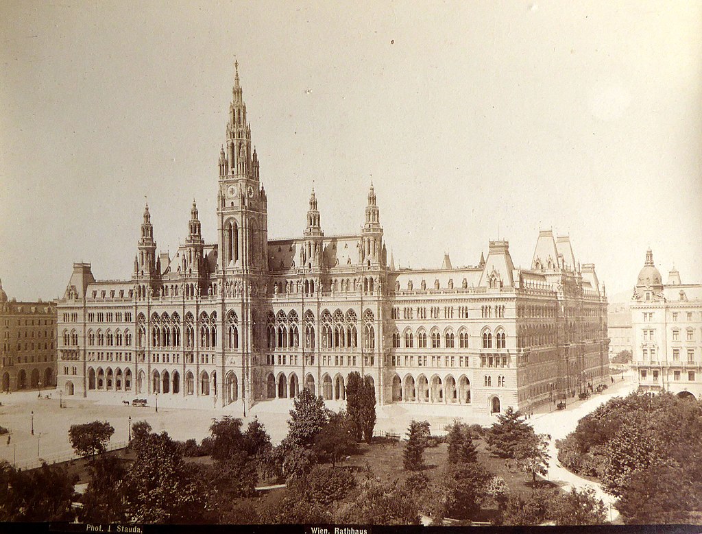 ringstrasse vienna: Friedrich von Schmidt, City Hall (Rathaus), 1872–1883, Vienna, Austria. Wikimedia Commons (public domain).
