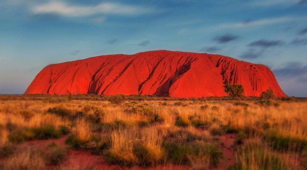 australian art: Uluru, Northern Territory, Australia. Pixabay.
