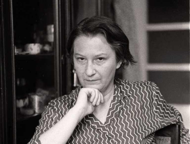 Erna Rosenstein: Erna Rosenstein in her studio on Karłowicza Street in Warsaw, 1958. Photograph by Tadeusz Rolke, Agencja Gazeta. Detail.
