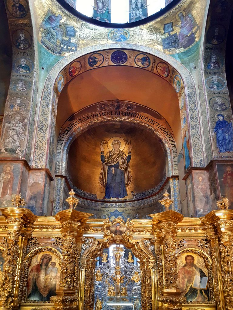 saint sophia cathedral kyiv: View of the Mother of God Orans mosaic and Baroque iconostasis inside the Saint Sophia Cathedral in Kyiv, Ukraine. Photo by Rasal Hague via Wikimedia Commons (CC BY-SA 4.0).
