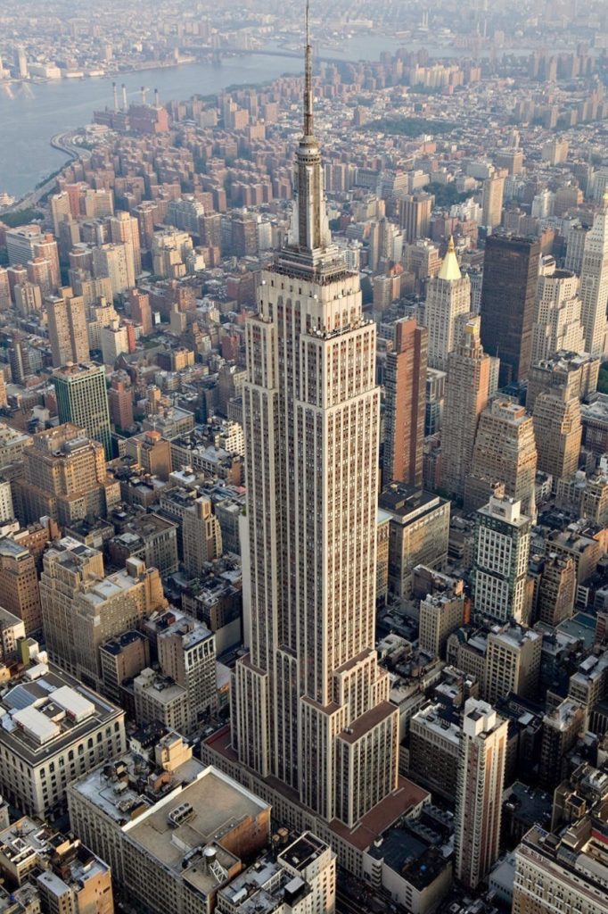 art deco: Shreve, Lamb & Harmon, Empire State Building, 350 Fifth Avenue, Manhattan, New York, NY, USA. Photo by Sam Valadi via Wikimedia Commons (CC BY-SA 2.0).
