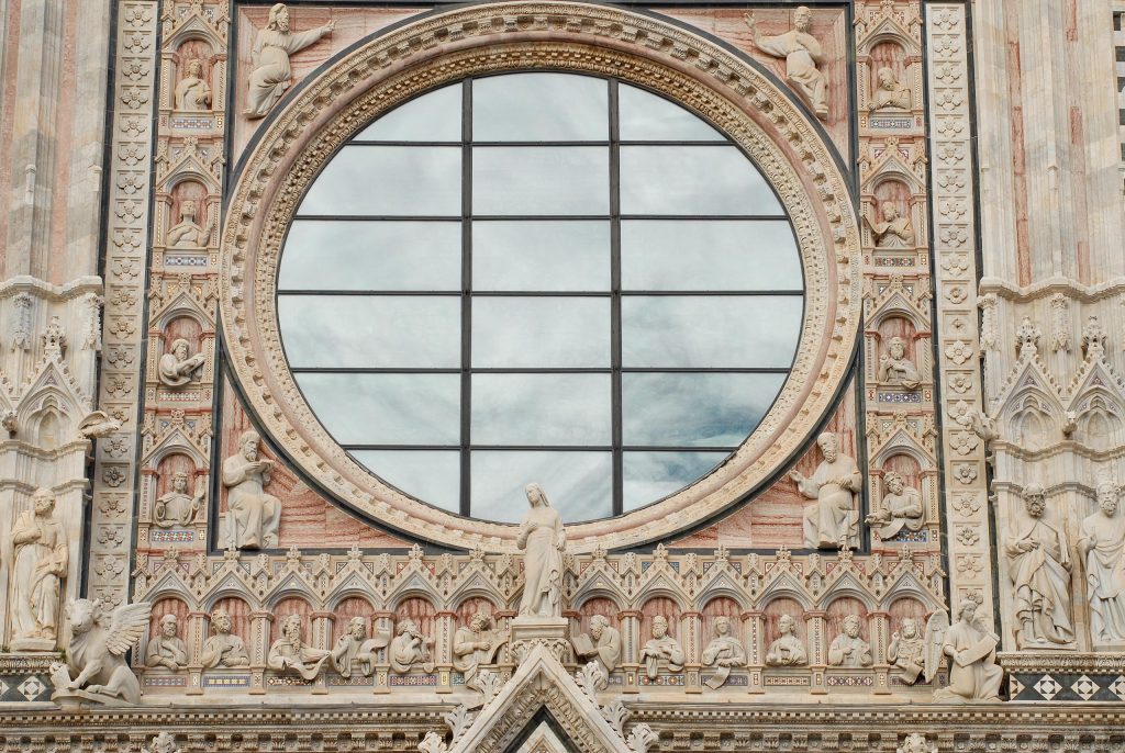 duomo Siena: Façade of the Duomo in Siena, Italy in 2011. Photograph by Mihael Grmek via Wikimedia Commons (CC-BY-SA-3.0).
