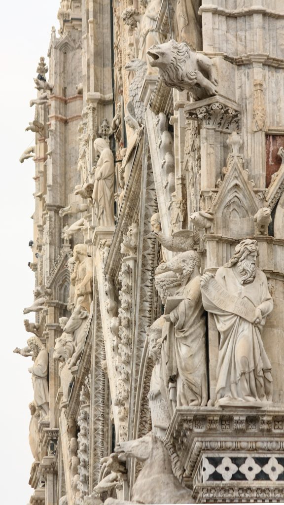 duomo Siena: Façade of the Duomo in Siena, Italy in 2008. Photograph by Martin Kraft via Wikimedia Commons (CC-BY-SA-3.0).
